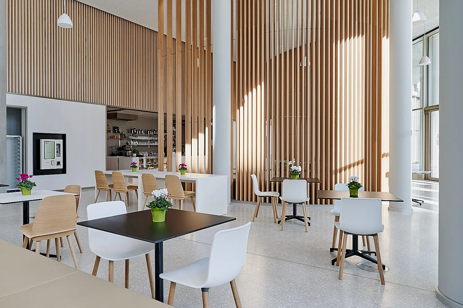 Innenarchitektur der neuen SAB-Zentrale in Leipzig