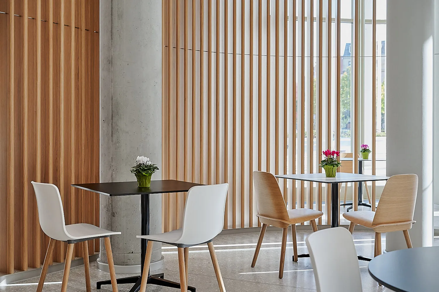 Innenarchitektur der neuen SAB-Zentrale in Leipzig