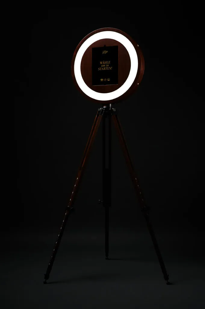Die GIFmySNAP Fotobox – Formsprache und Lichtführung