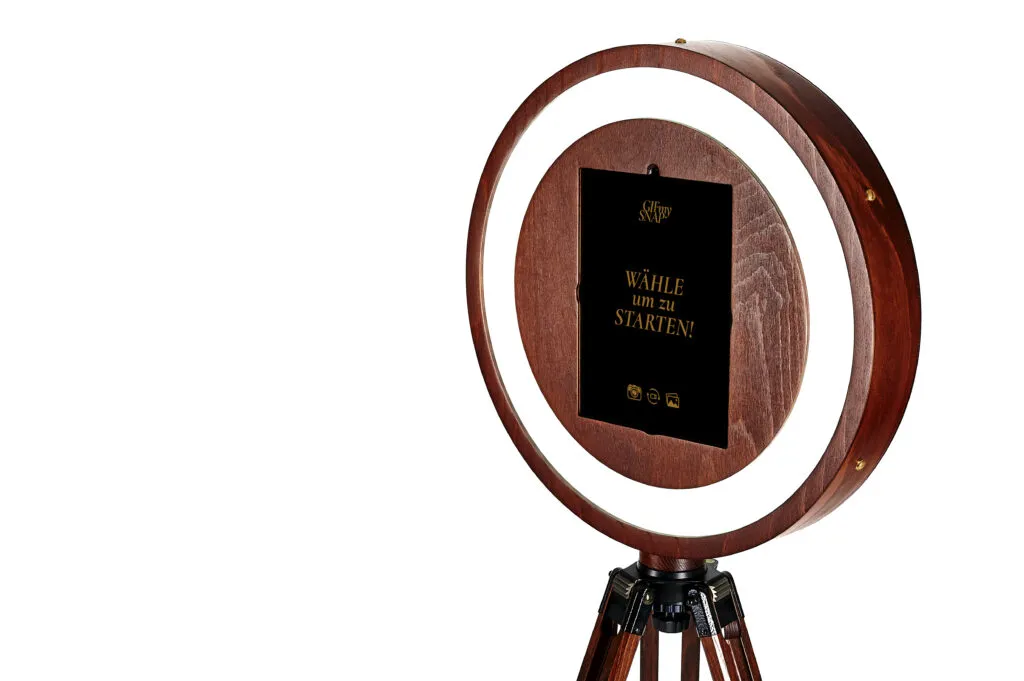Die GIFmySNAP Fotobox – Formsprache und Lichtführung
