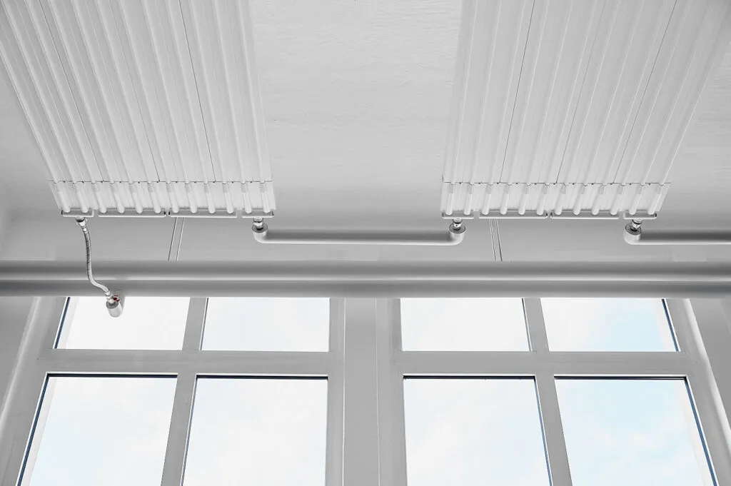 Industriefotografie bei Bechstein in Seifhennersdorf – Dokumentation der Zehnder‑Deckenheizung