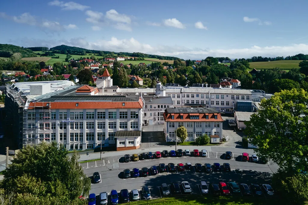 Industriefotografie bei Bechstein in Seifhennersdorf – Dokumentation der Zehnder‑Deckenheizung