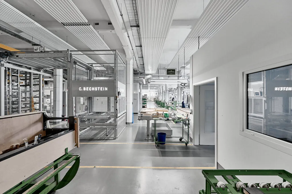 Industriefotografie bei Bechstein in Seifhennersdorf – Dokumentation der Zehnder‑Deckenheizung