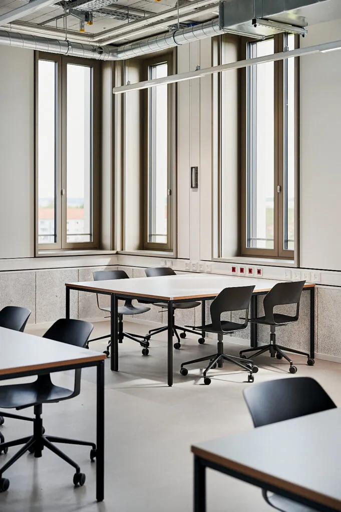 Architekturfotografie des neuen Lehr- und Laborgebäudes der HTW Dresden