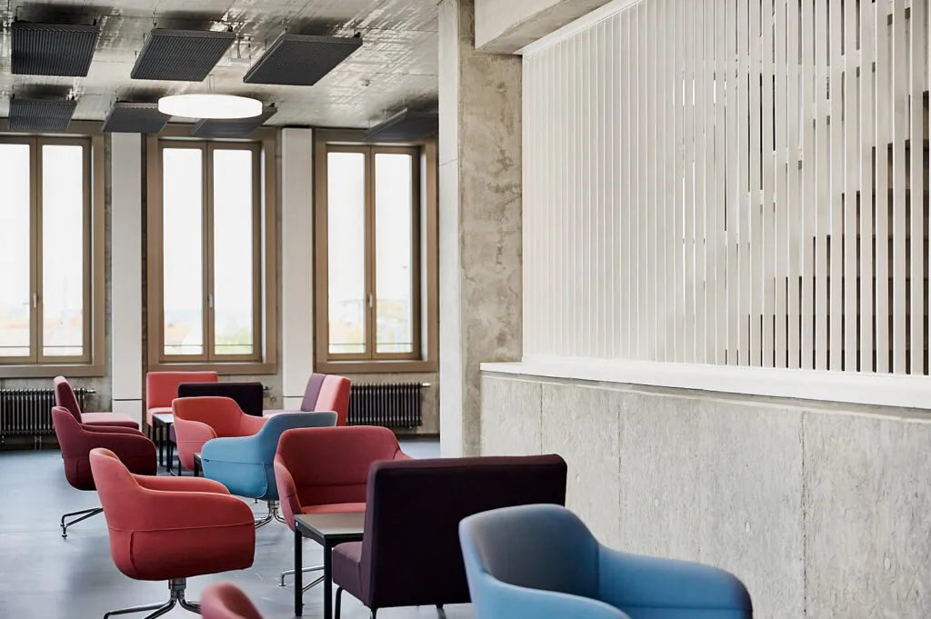 Architekturfotografie des neuen Lehr- und Laborgebäudes der HTW Dresden