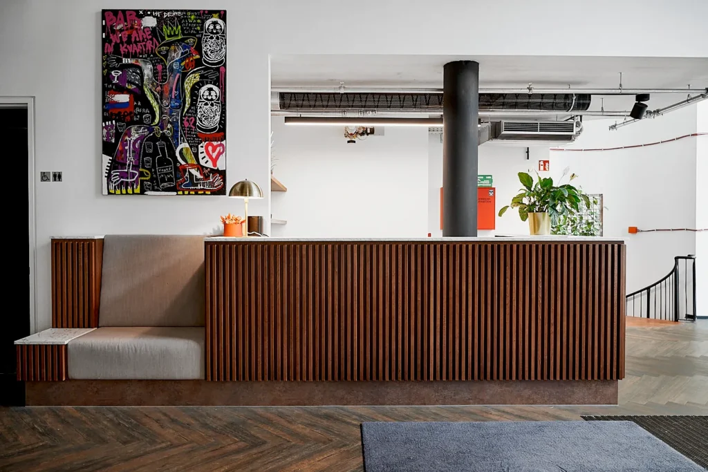 Architekturfotografie im District One Berlin – Umgang mit maximaler Raumfülle