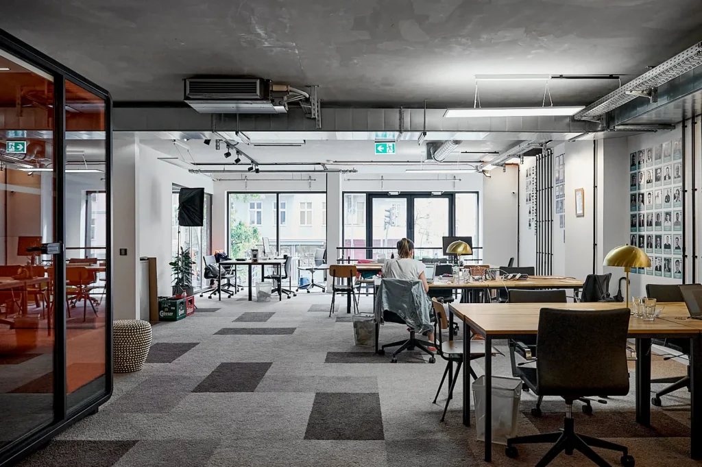 Architekturfotografie im District One Berlin – Umgang mit maximaler Raumfülle