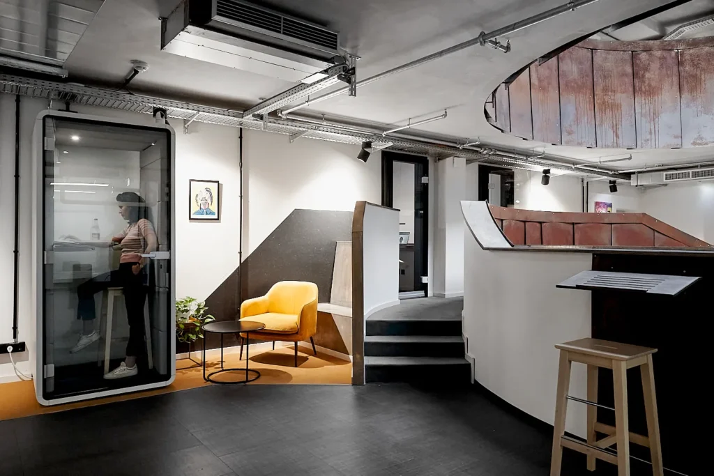 Architekturfotografie im District One Berlin – Umgang mit maximaler Raumfülle