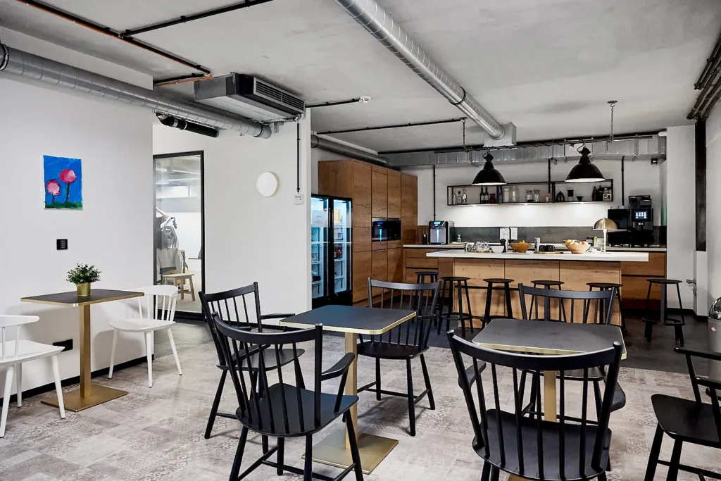 Architekturfotografie im District One Berlin – Umgang mit maximaler Raumfülle